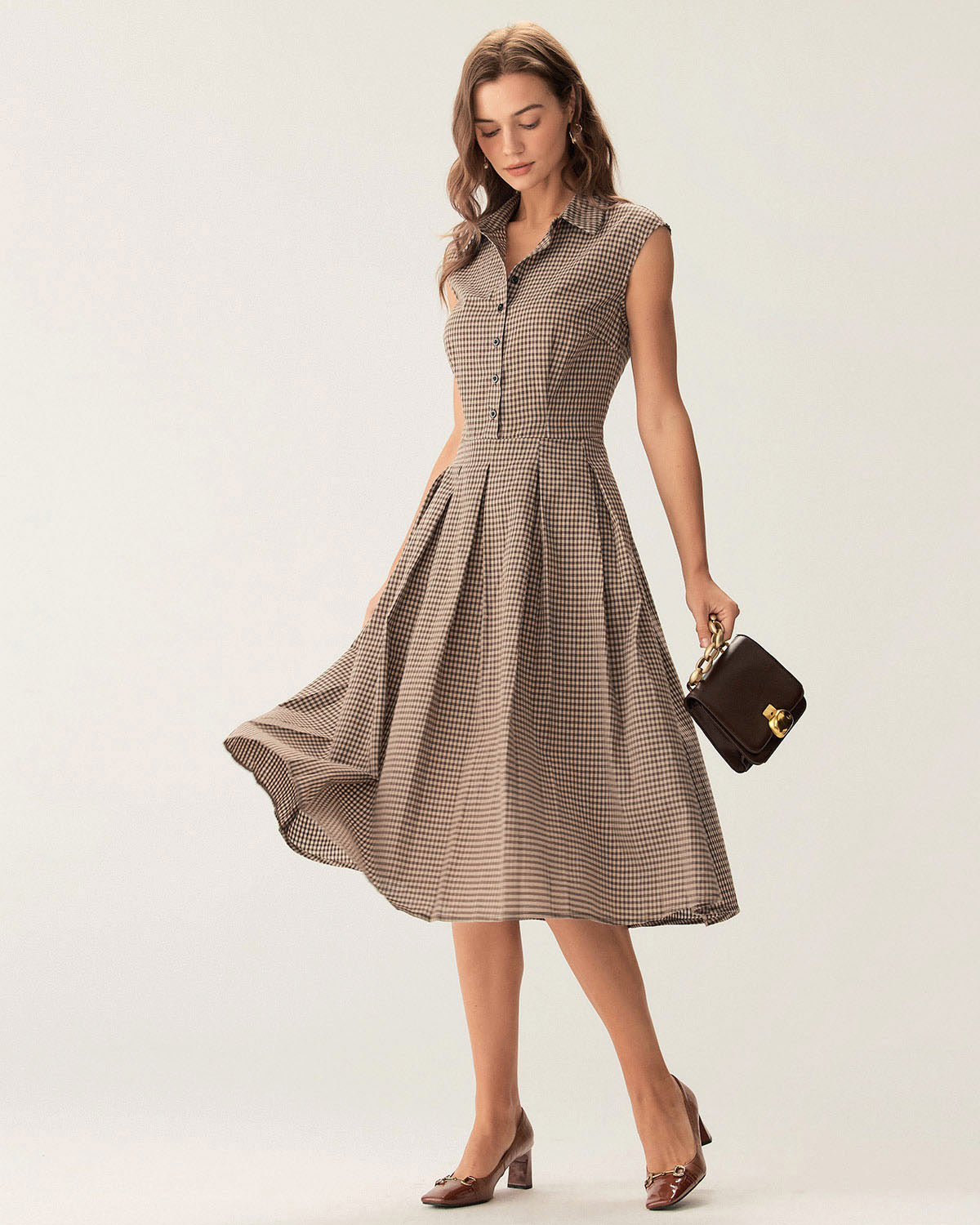 Amélie · Vestido midi marrón de cuadros plisado con botones