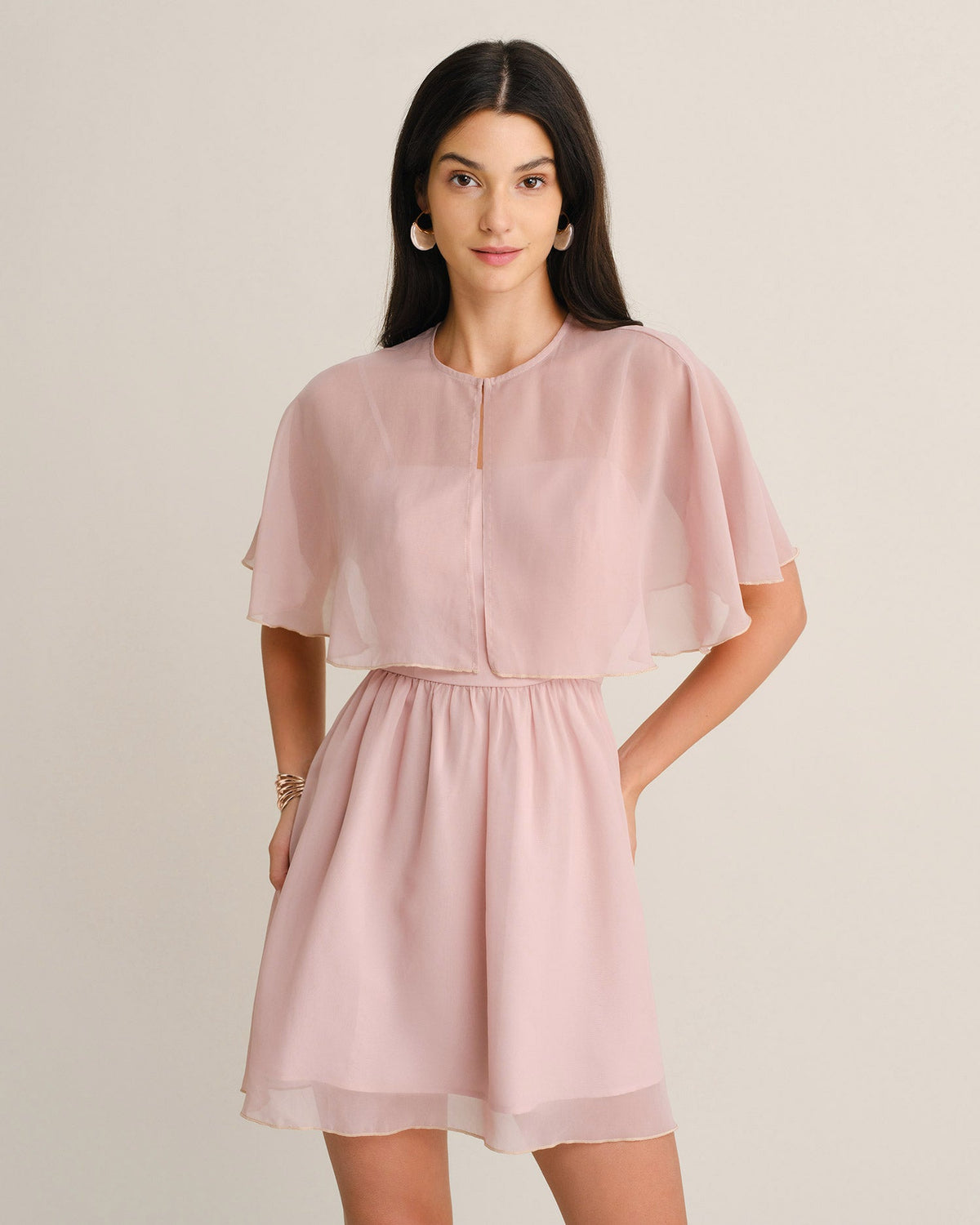 Vestido corto rosa de línea A con escote corazón