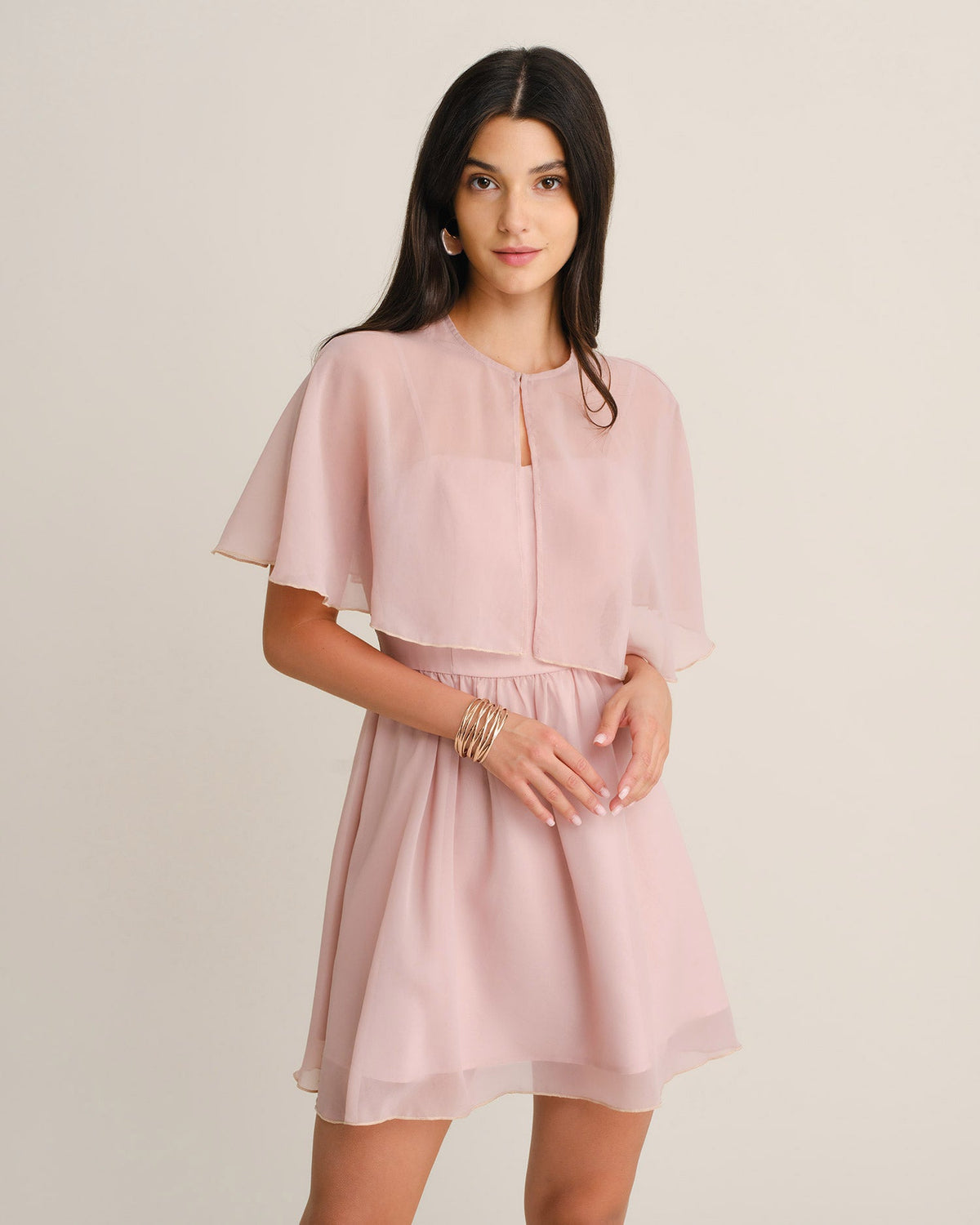 Vestido corto rosa de línea A con escote corazón