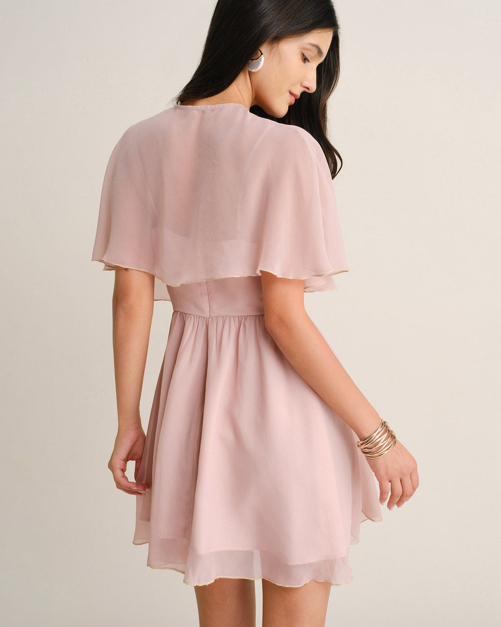 Vestido corto rosa de línea A con escote corazón