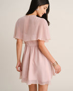 Vestido corto rosa de línea A con escote corazón