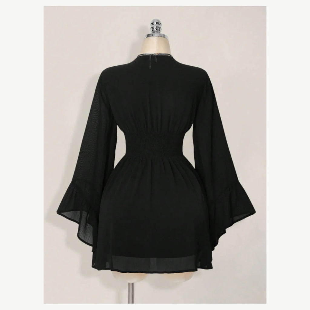 Amélie · Vestido corto de gasa con escote en V gótico