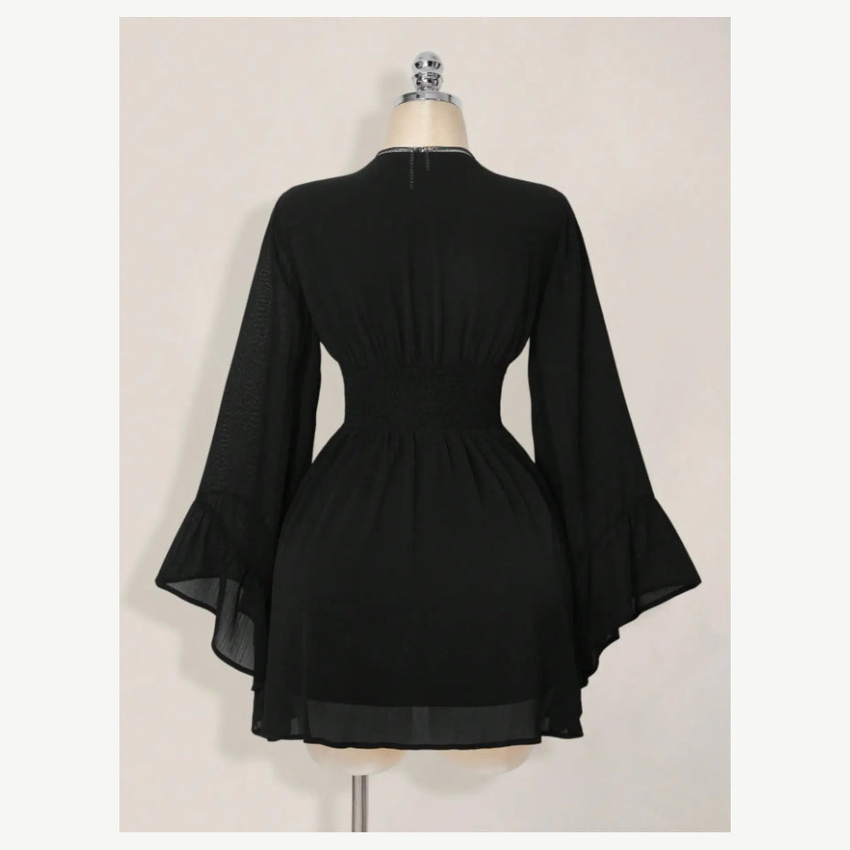 Amélie · Vestido corto de gasa con escote en V gótico