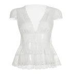 Amélie · Top peplum de encaje translúcido con escote pronunciado
