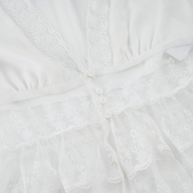 Amélie · Top peplum de encaje translúcido con escote pronunciado