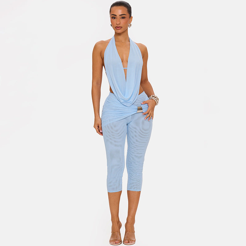Amélie · Conjunto de top halter drapeado y pantalón capri