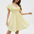 Amélie · Vestido corto con escote corazón, nudo y manga de vuelo