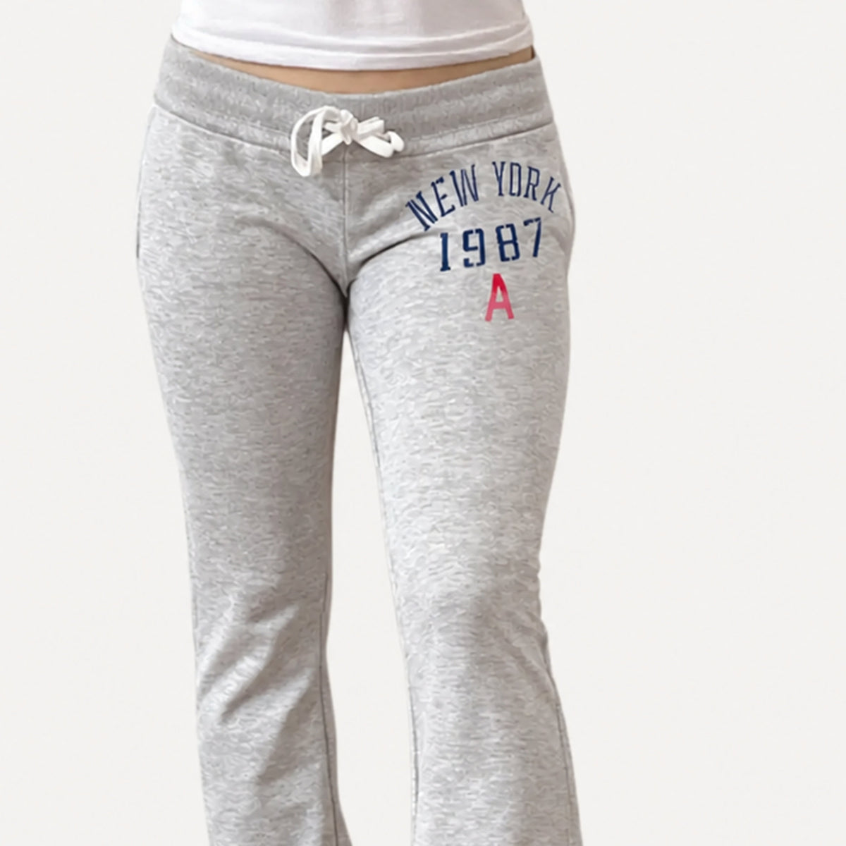 Amélie · Pantalón de campana de tiro bajo con cordón y estampado