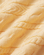 Jersey de punto amarillo texturizado con cuello redondo