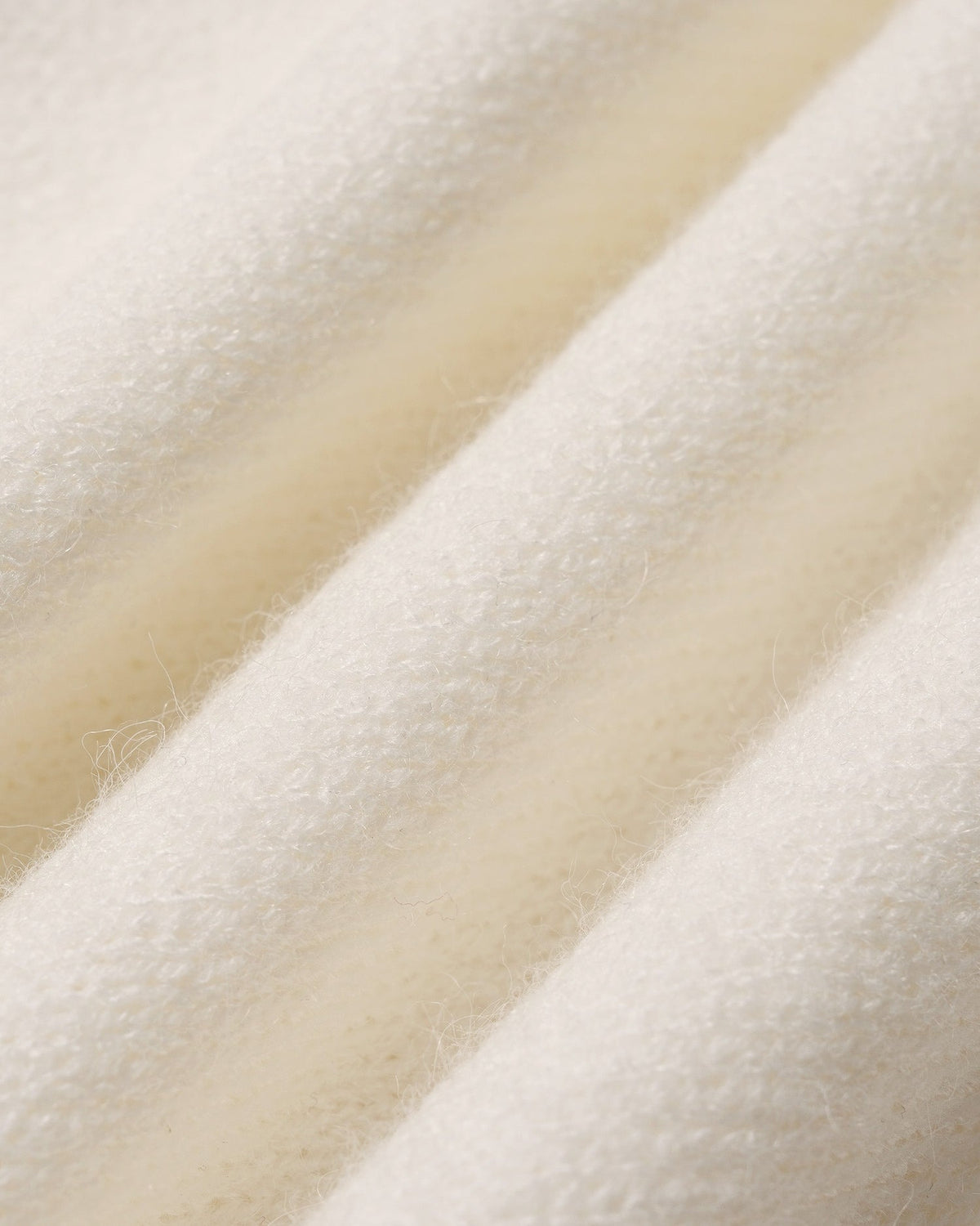 Chaqueta de punto blanco roto con botonadura sencilla