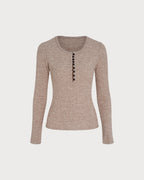 Jersey de punto camel con escote en V y botones