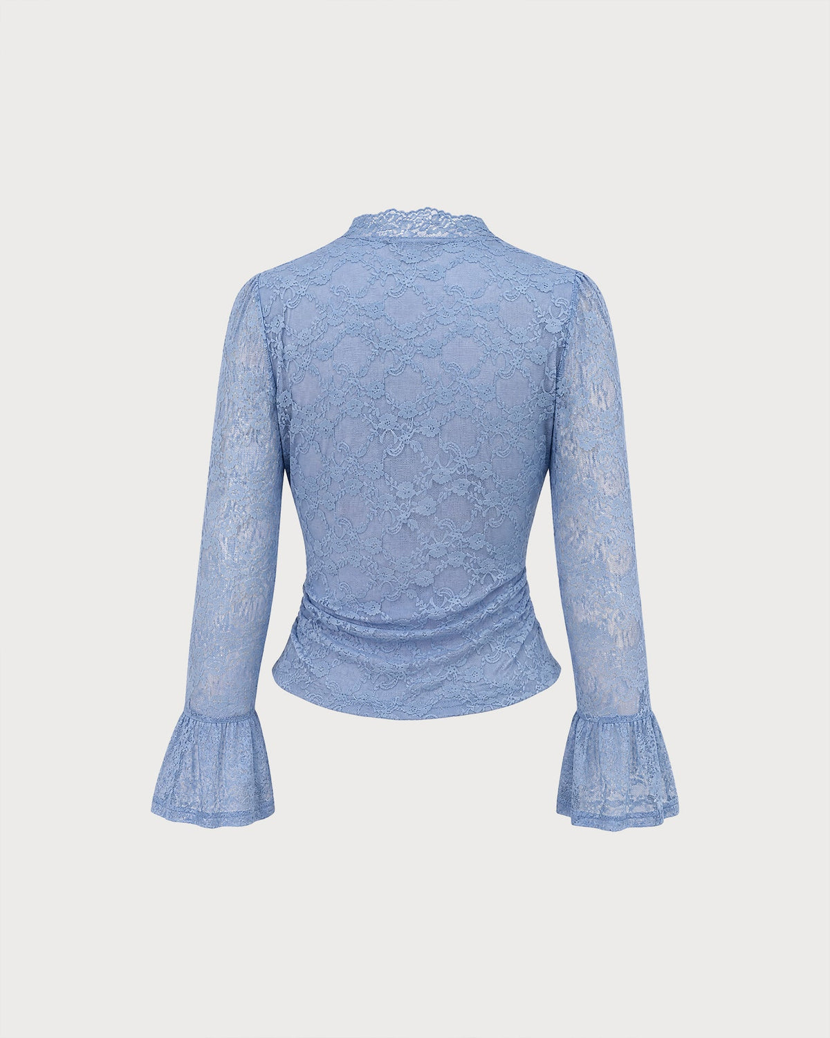 Camiseta azul de encaje floral con manga campana