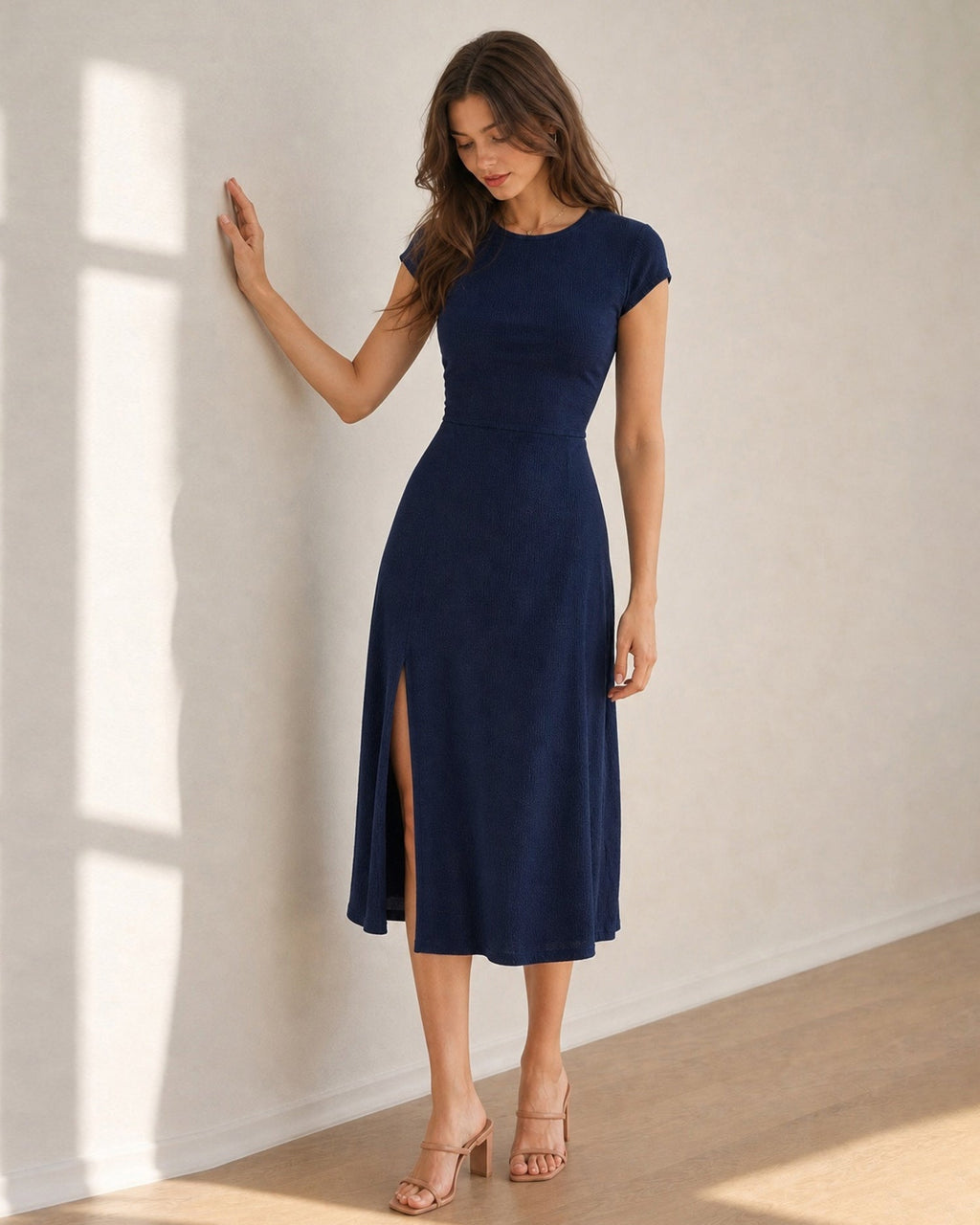 Amélie · Vestido midi azul marino de línea A con espalda descubierta y abertura