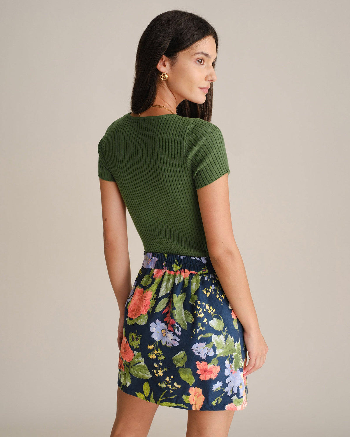 Camiseta de punto verde con escote cuadrado
