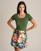 Camiseta de punto verde con escote cuadrado