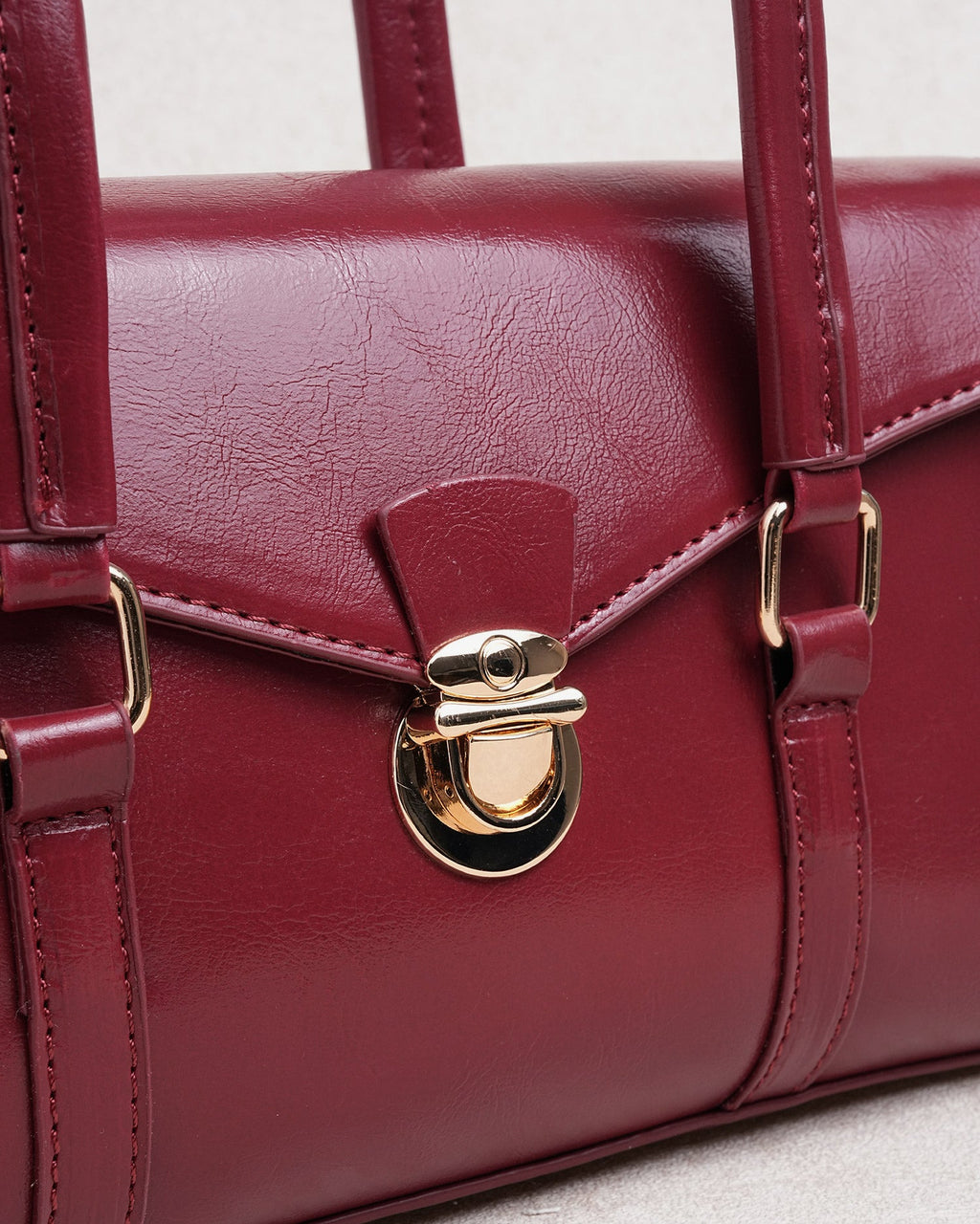 Bolso de piel rojo