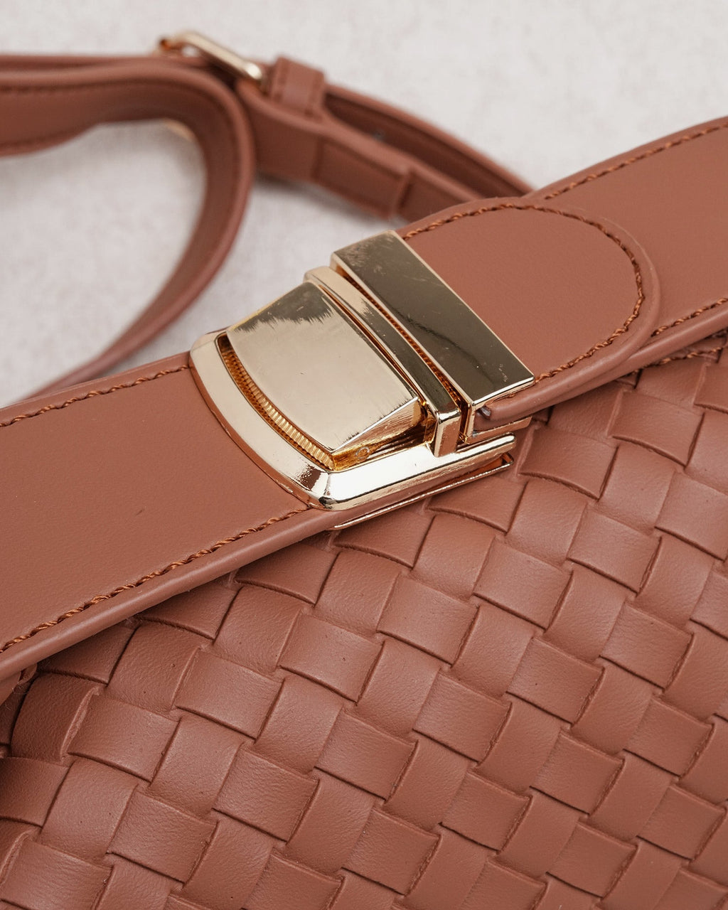 Bolso de piel caramelo