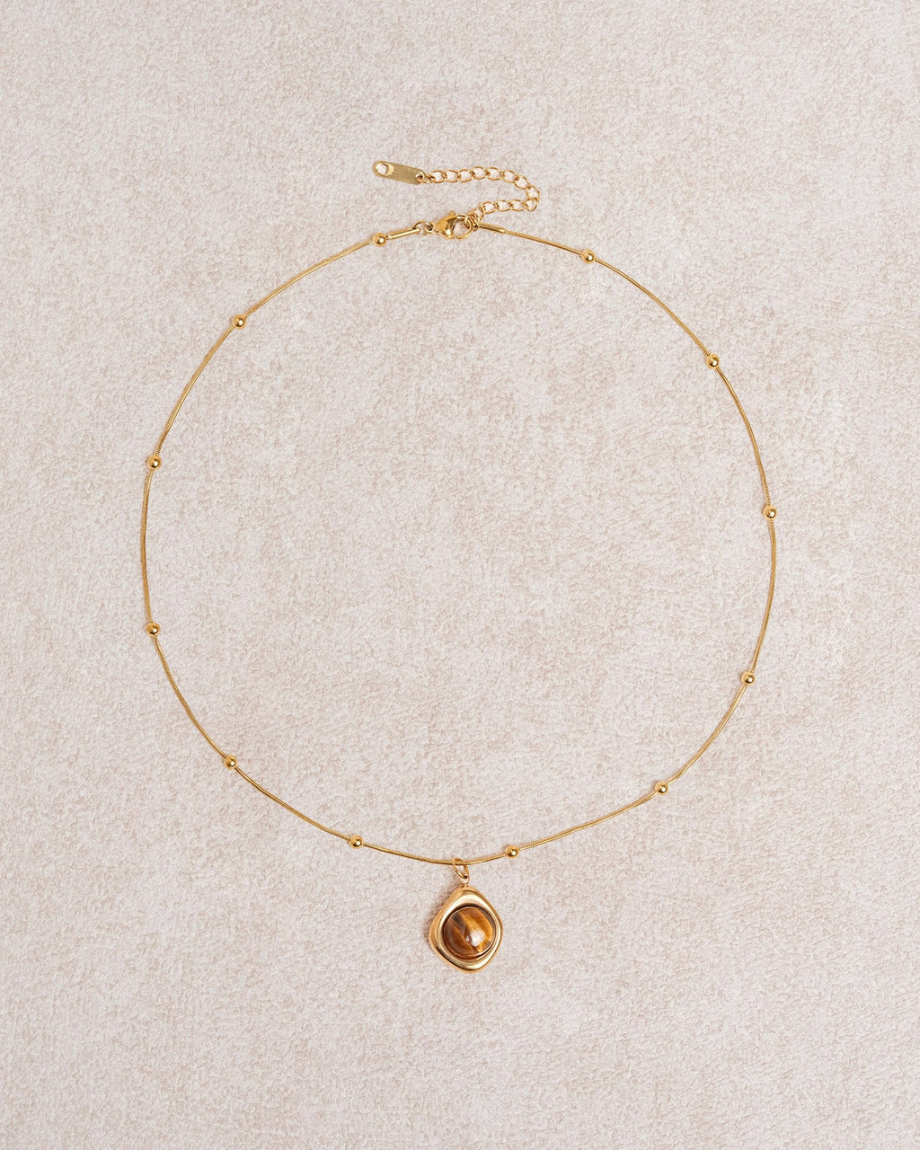 Collar marrón de ojo de tigre en forma de gota