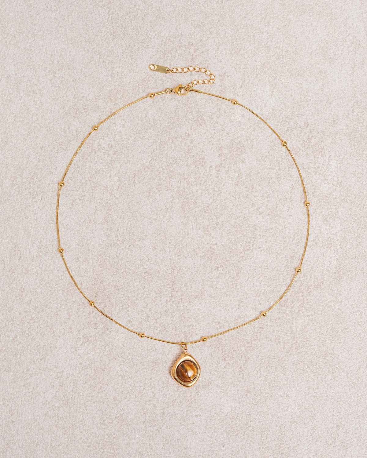 Collar marrón de ojo de tigre en forma de gota