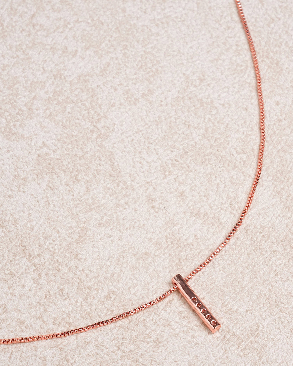 Collar rosa de clavícula