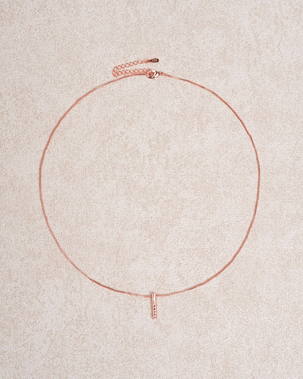 Collar rosa de clavícula
