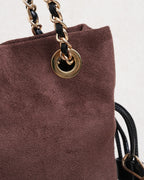 Bolso saco marrón café con cordón y cadena