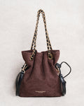 Bolso saco marrón café con cordón y cadena