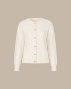 Chaqueta de punto blanco roto con cuello redondo y botones