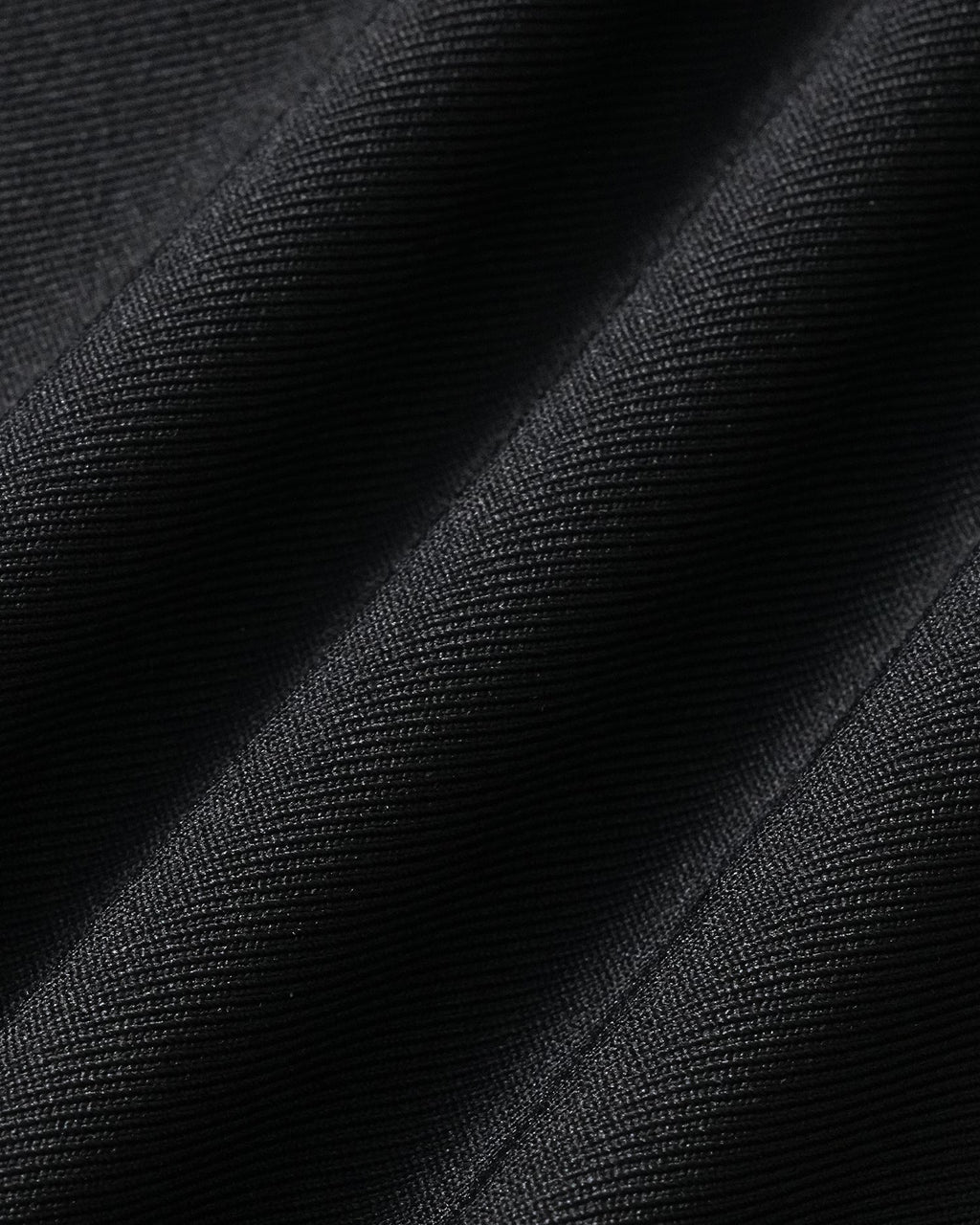 Camiseta de punto negra translúcida con cuello alto