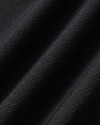 Camiseta de punto negra translúcida con cuello alto