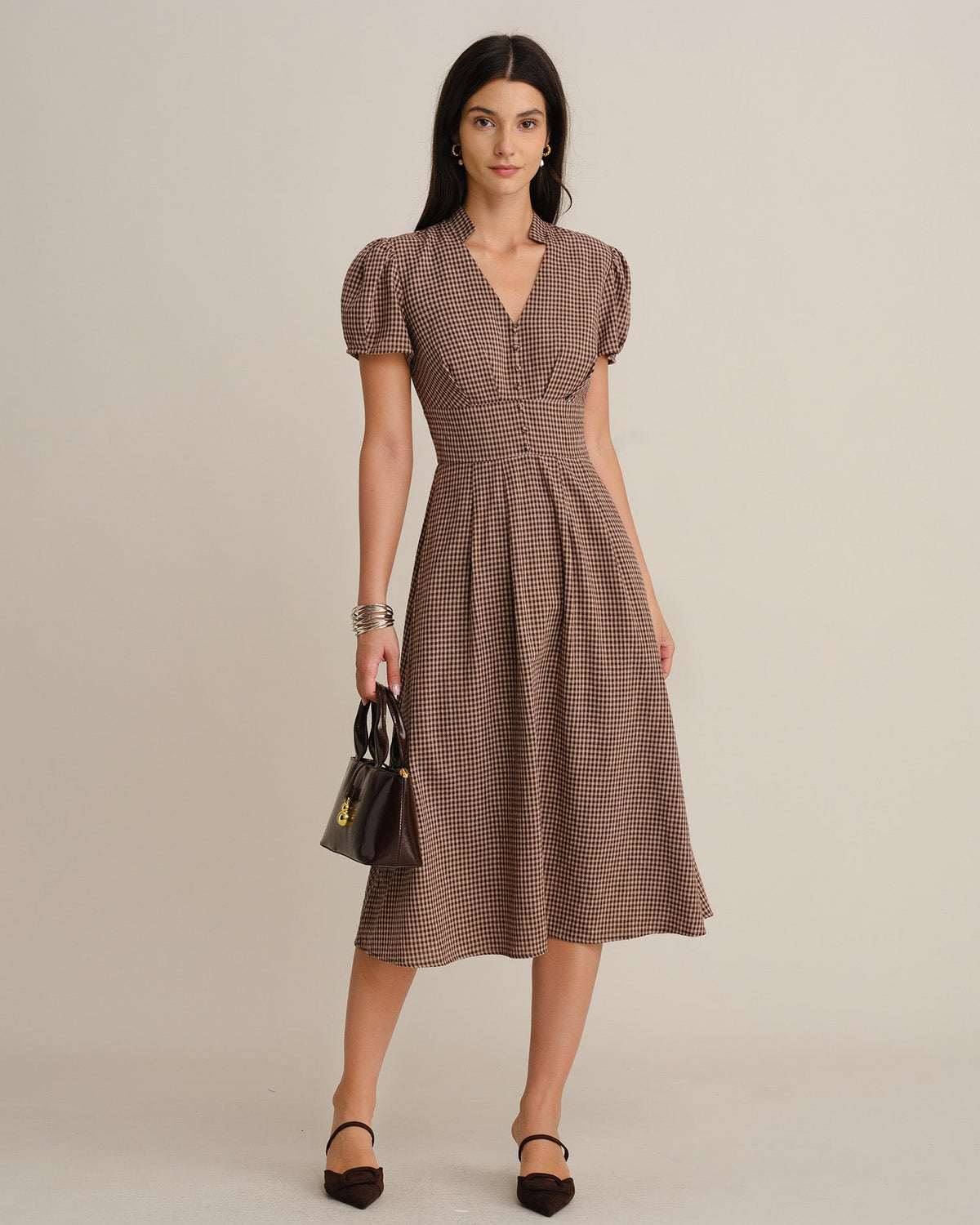 Vestido midi marrón de cuadros plisado con escote en V