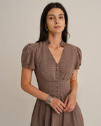 Vestido midi marrón de cuadros plisado con escote en V