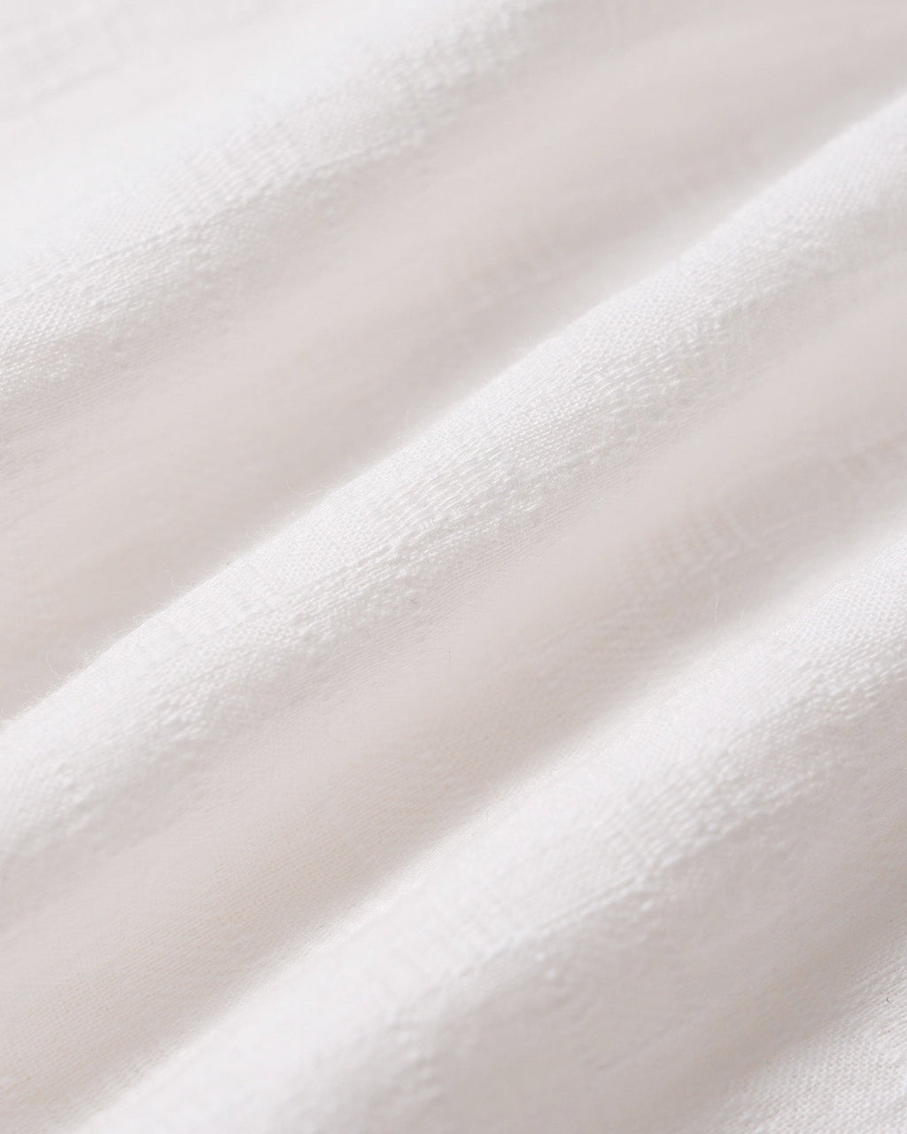 Vestido corto blanco de línea A con cuello mao