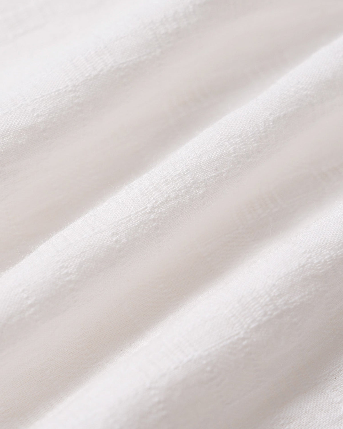 Vestido corto blanco de línea A con cuello mao