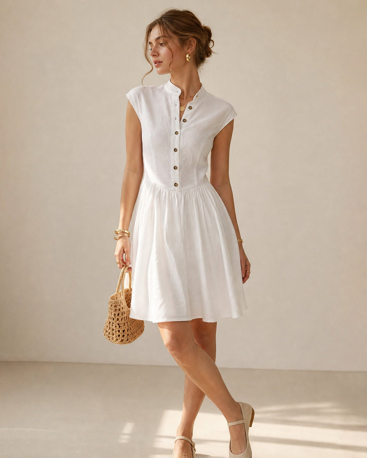 Vestido corto blanco de línea A con cuello mao