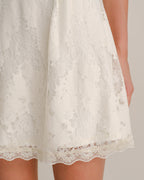 Vestido corto albaricoque de encaje con escote en U y manga abullonada