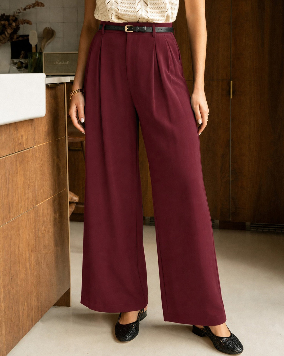 Pantalón casual rojo con cremallera y bolsillos