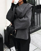 Abrigo gris con cuello chal