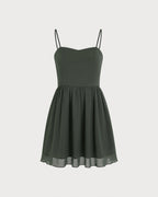 Vestido corto verde de gasa con escote corazón