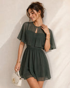 Vestido corto verde de gasa con escote corazón