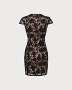 Vestido corto negro de encaje floral con escote en V