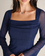 Vestido corto azul marino de malla con escote cuadrado