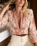 Camisa albaricoque de flores con cuello alto y botones