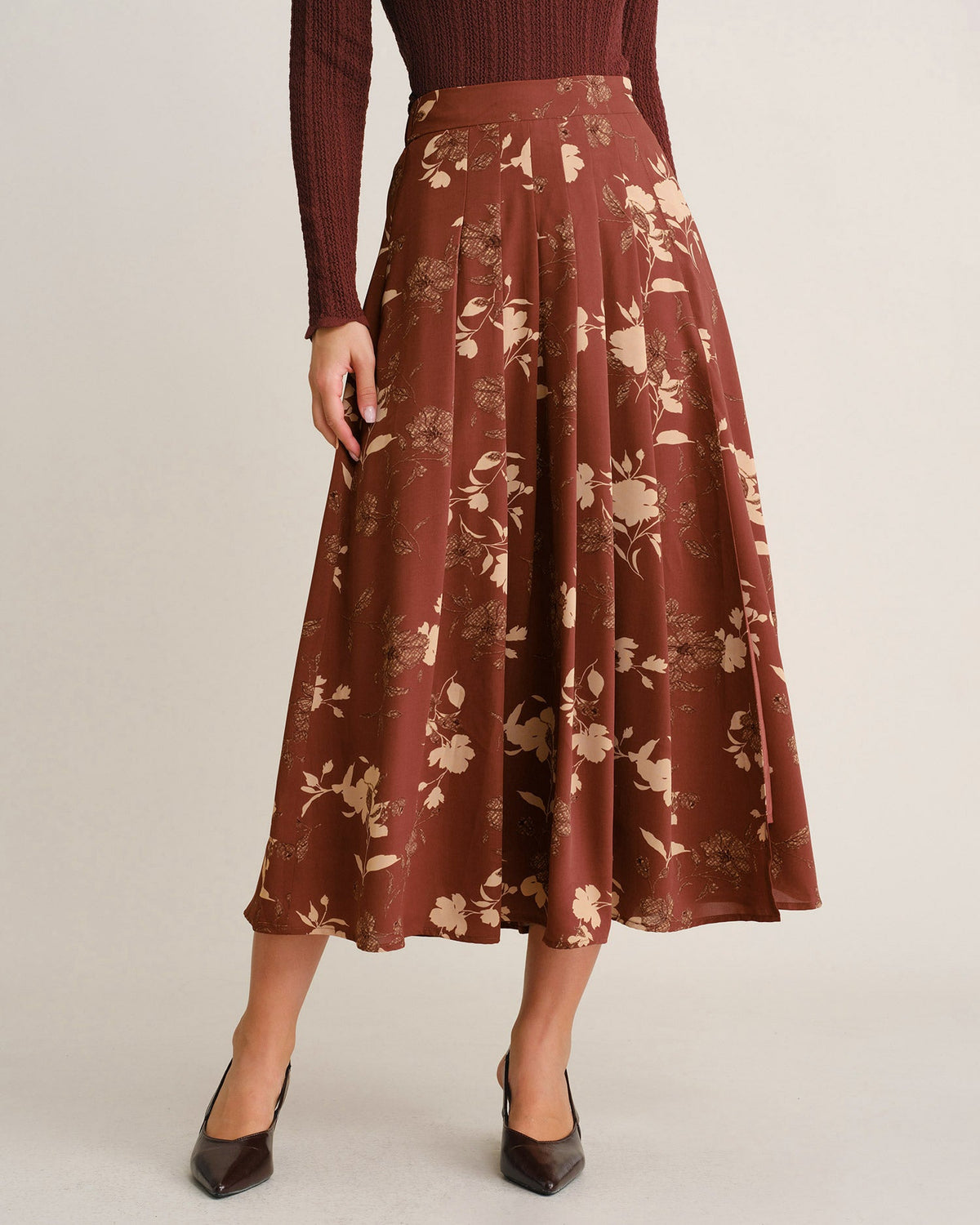 Falda midi roja de flores con cintura elástica y abertura