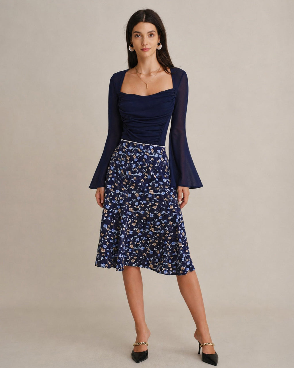 Falda midi azul de corte sirena con flores y cintura elástica