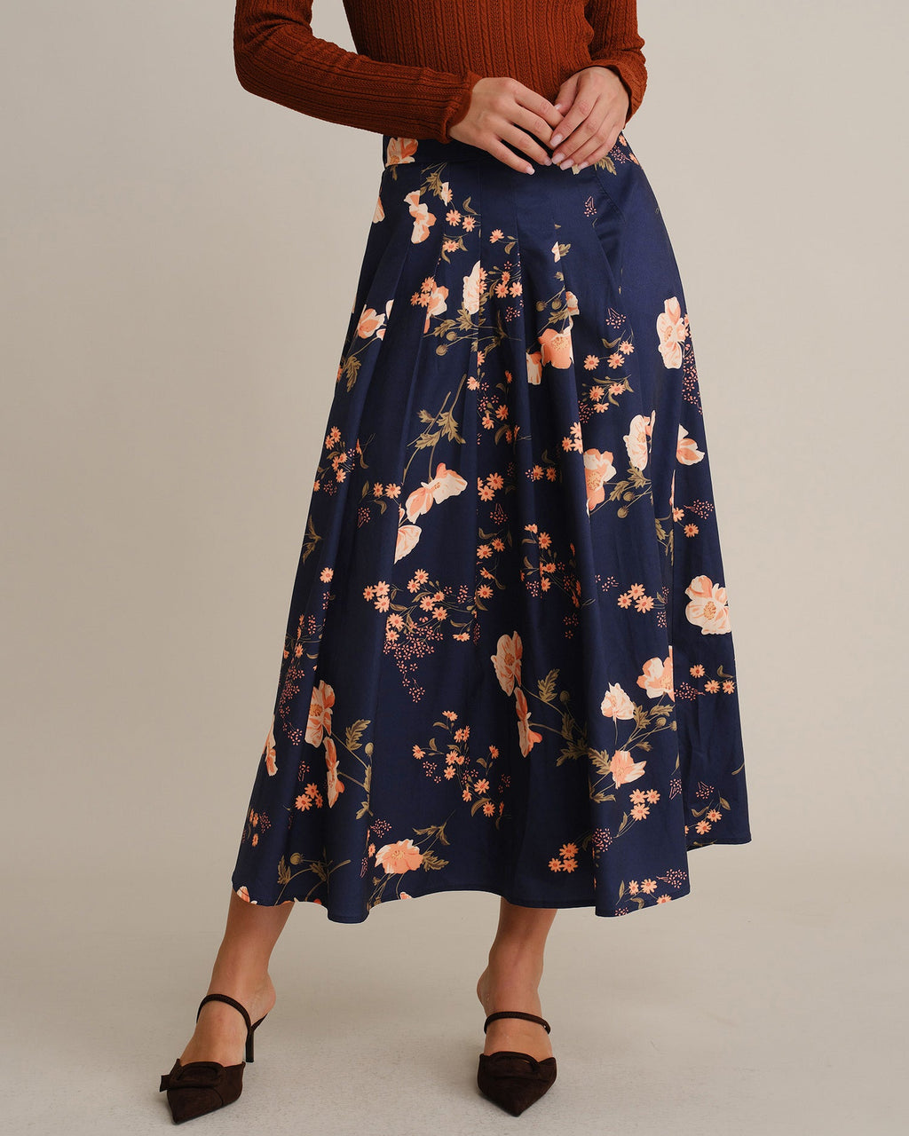 Falda midi azul marino de flores con cintura elástica
