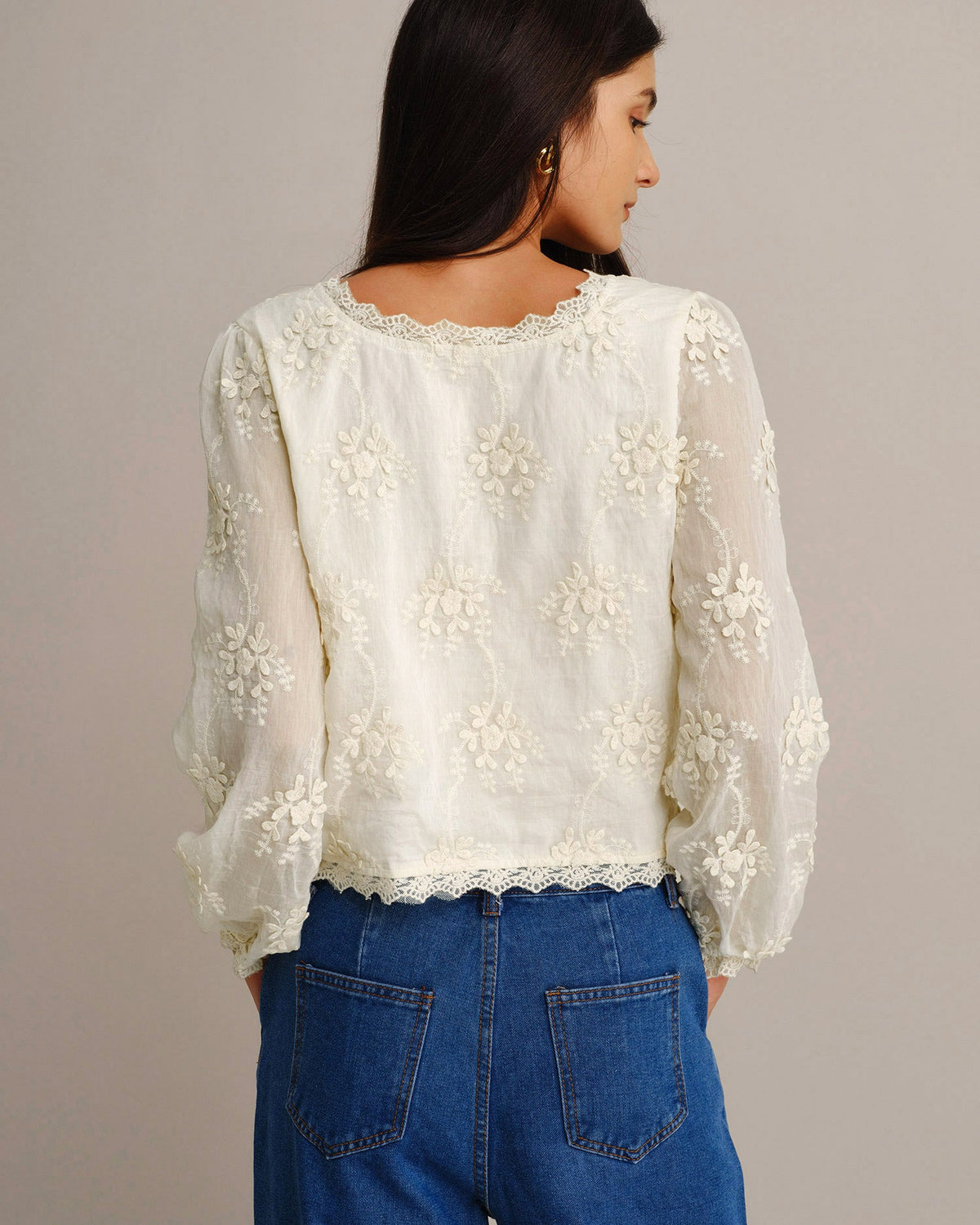 Camiseta albaricoque de flores con escote cuadrado y botones